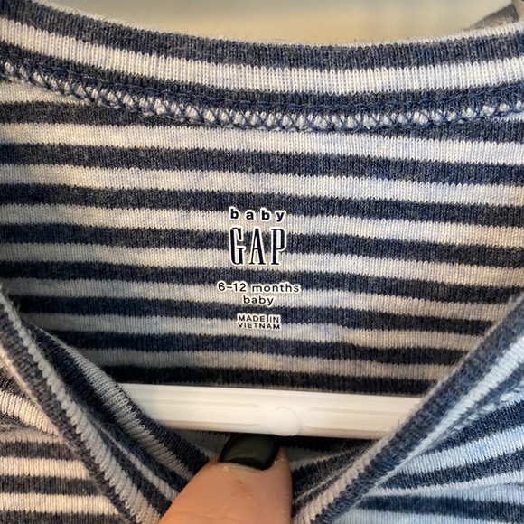 Baby Gap long sleeve tops - Picture 2 of 4
